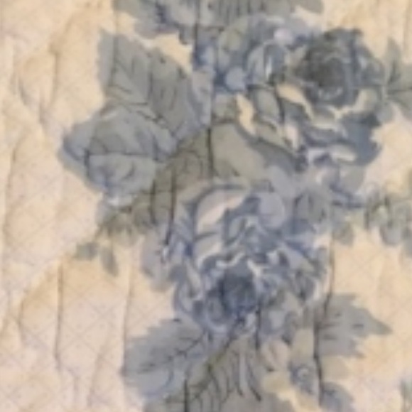 Vintage Blue & White Quilt - Picture 5 of 6